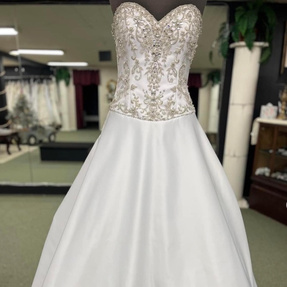 Alfred Angelo Disney Jasmine Bridal 222 Size 6 Wedding Dress White/Metallic NWT - Picture 3 of 9